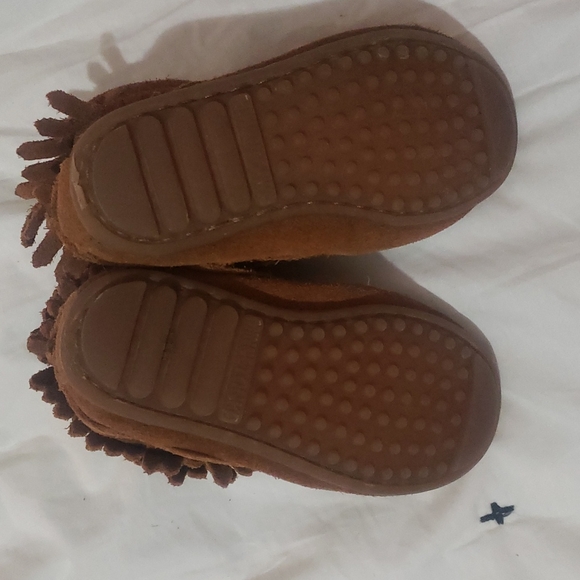 Minnetonka fringe boot - Picture 3 of 5